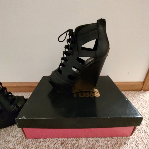 Wedge Heels - Picture 4 of 4